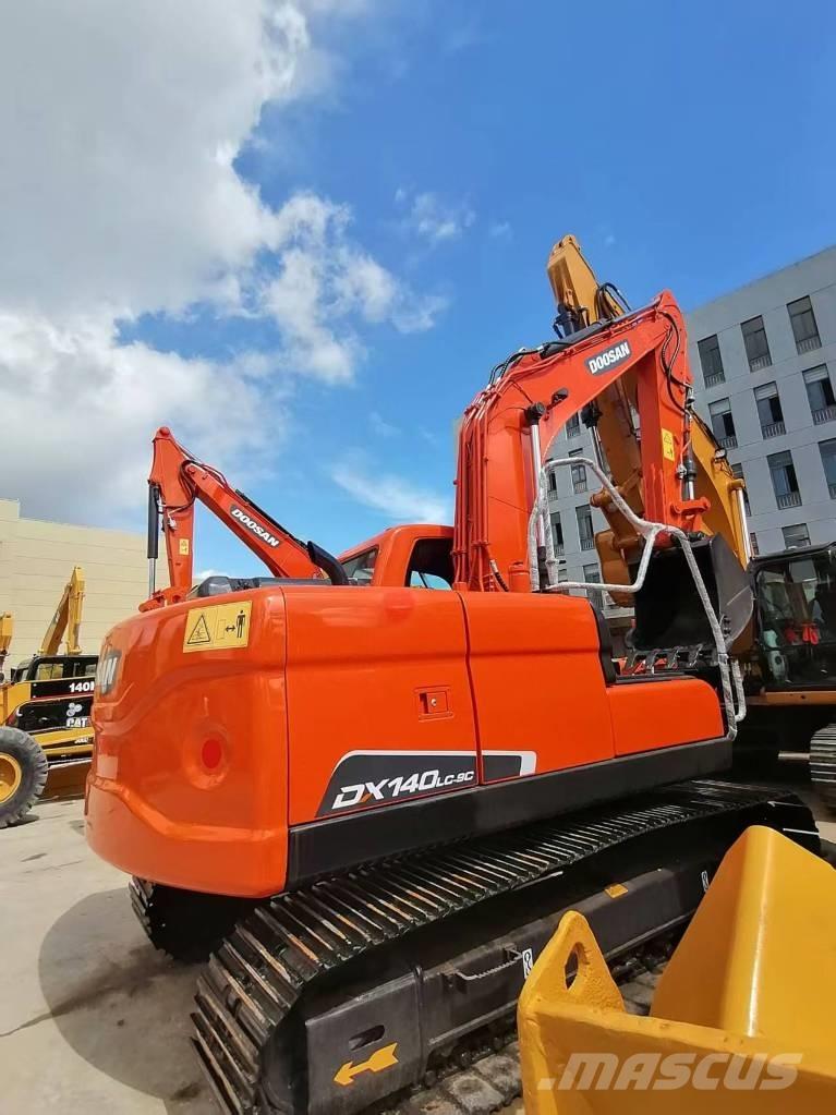 Doosan DX 140 대형 굴삭기 29톤 이상