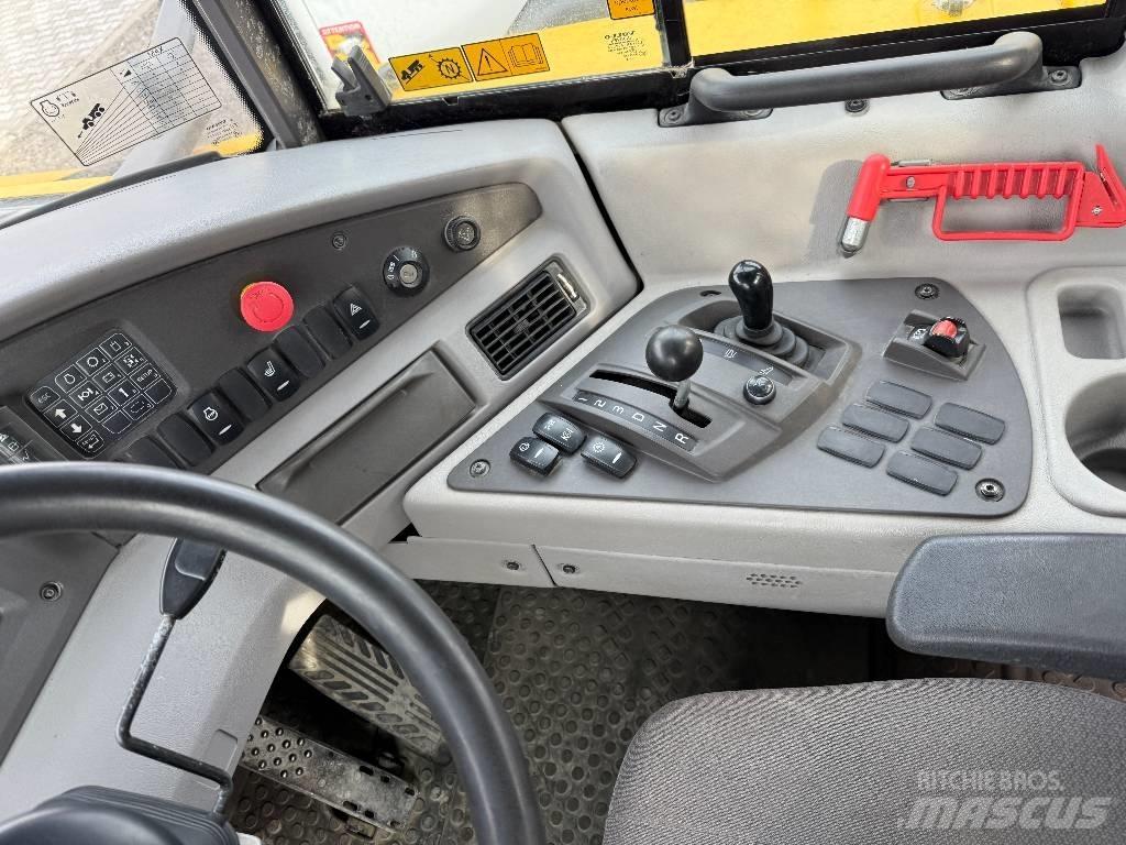 Volvo A 25 G 연결식 홀러
