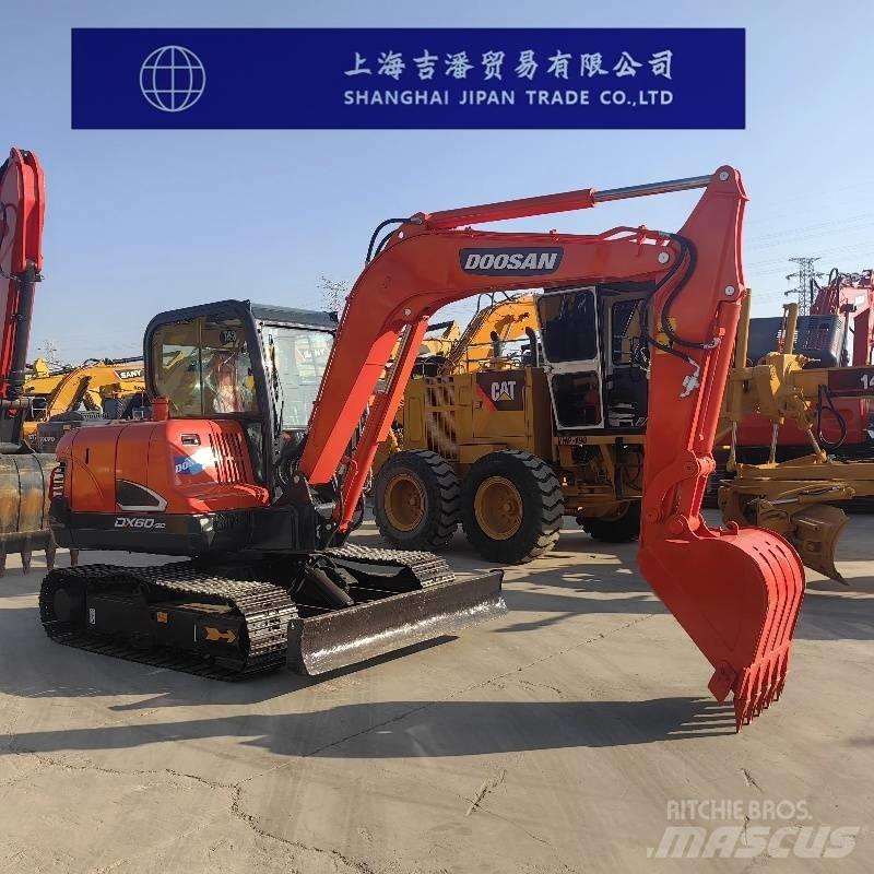 Doosan DX 60 소형 굴삭기 7톤 미만