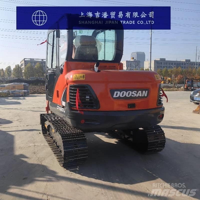 Doosan DX 60 소형 굴삭기 7톤 미만
