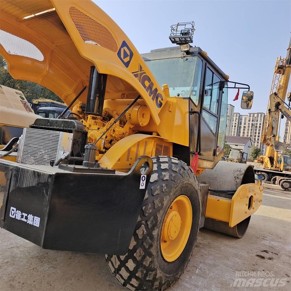 XCMG XS 143 싱글 드럼 롤러