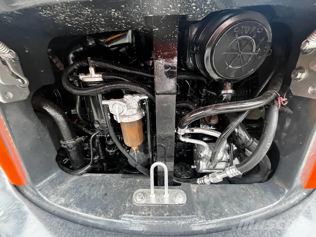 Hitachi ZX 50 U 소형 굴삭기 7톤 미만