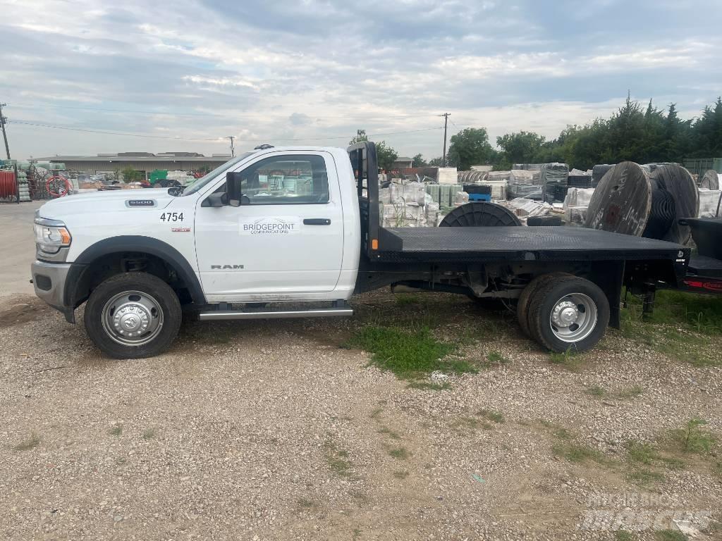 RAM 5500 플랫베드/드롭사이드 트럭