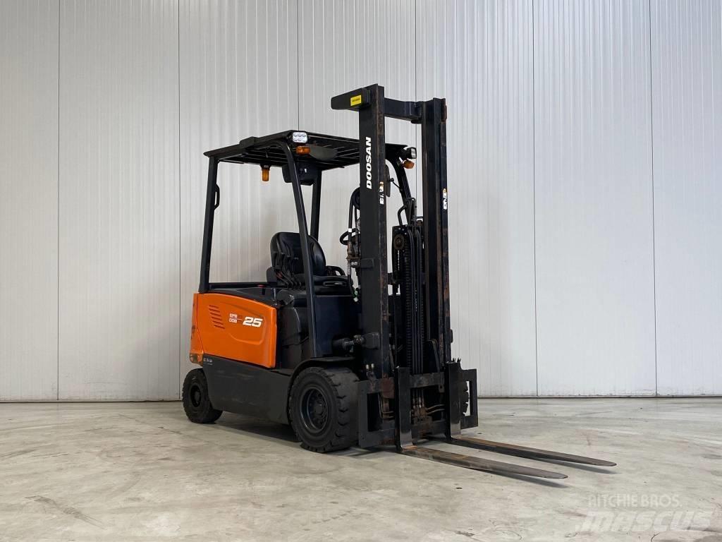 Doosan B25X-7 전동 지게차