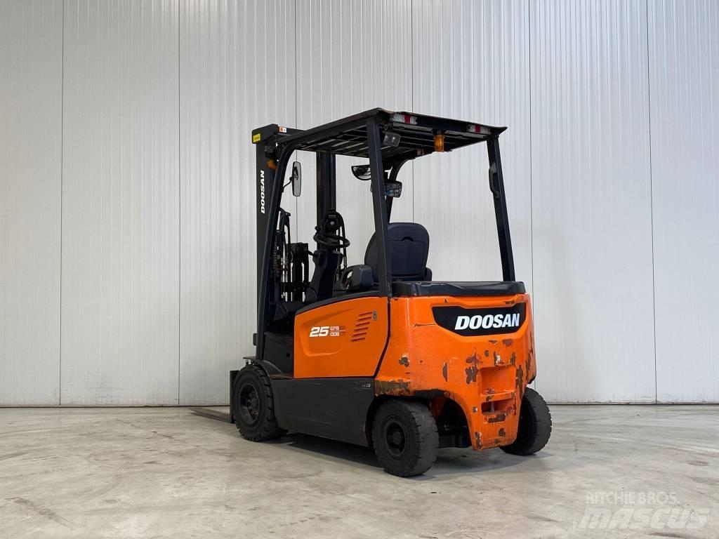 Doosan B25X-7 전동 지게차