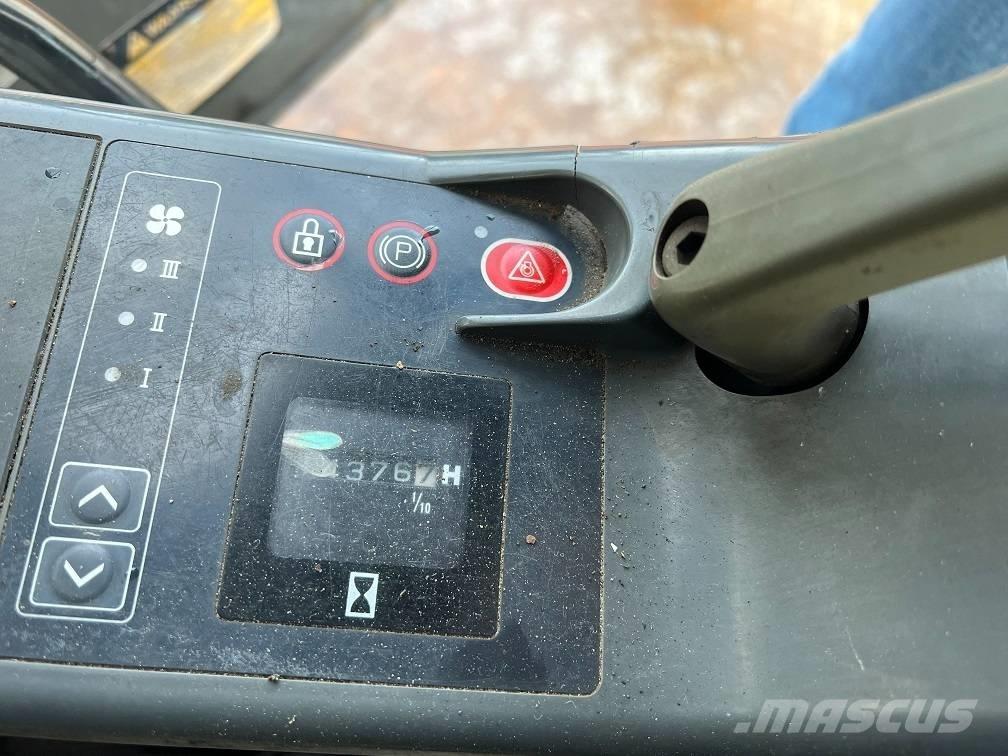 JCB JS 240 LC 대형 굴삭기 29톤 이상