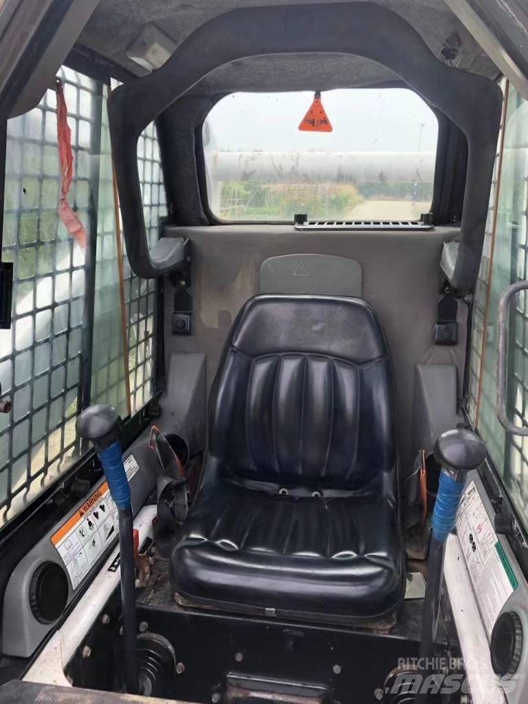 Bobcat S 300  스키드로더