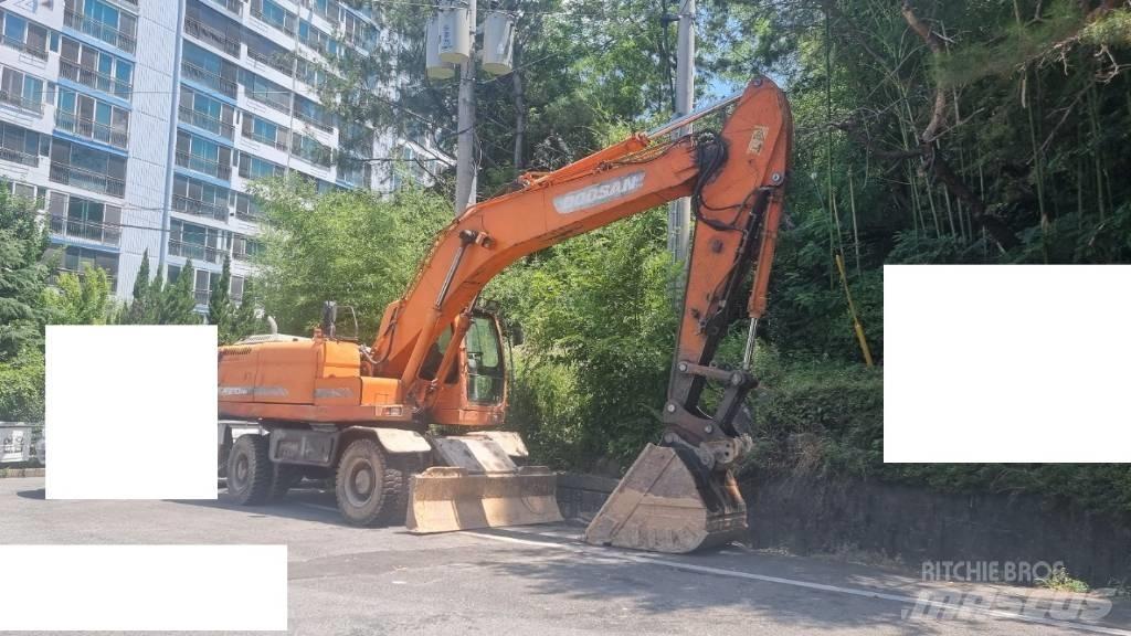 Doosan DX 210 W  휠 굴삭기