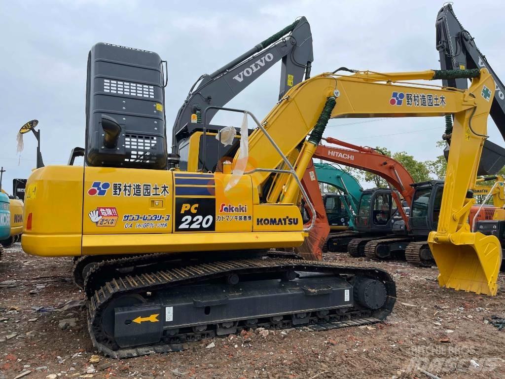 Komatsu PC 220 대형 굴삭기 29톤 이상