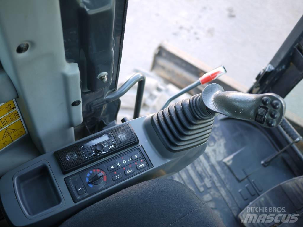 Komatsu PC 80 MR-3 중형굴삭기 7톤-28톤