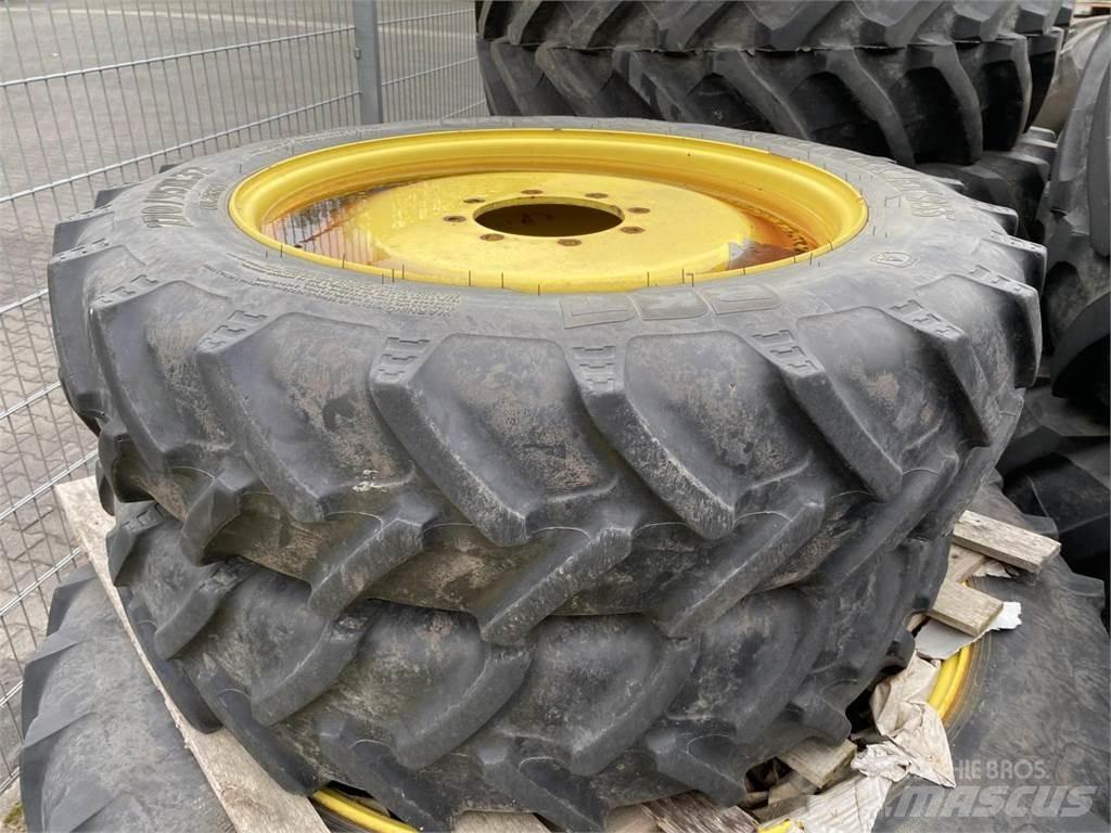 BKT 270/95R32 타이어, 휠 및 림