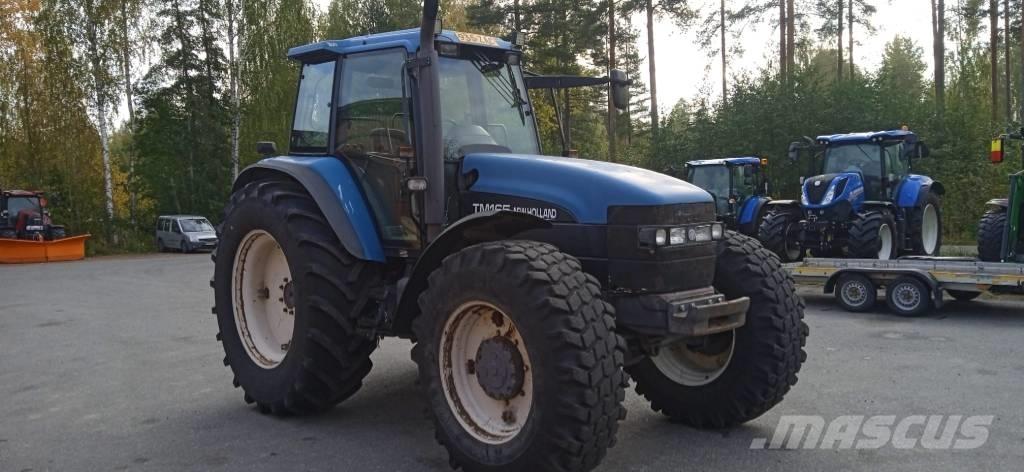 New Holland 8560 RC 트랙터