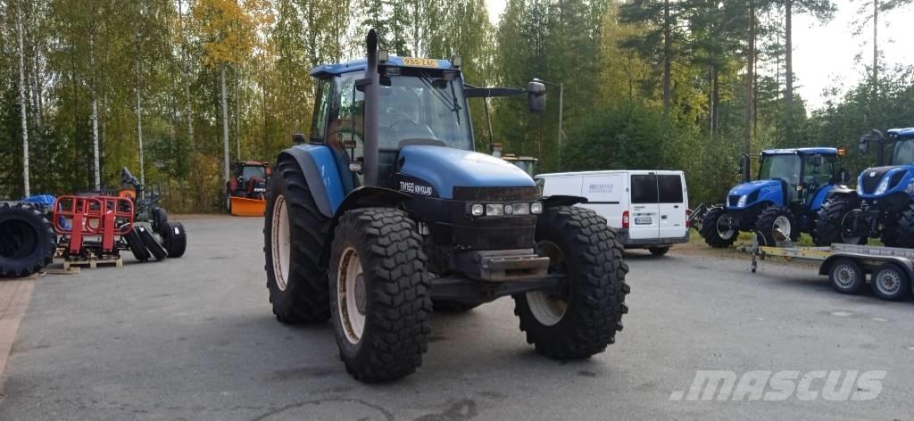 New Holland 8560 RC 트랙터