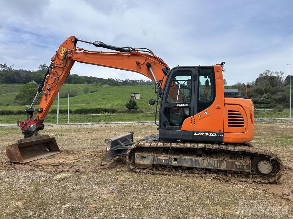 Doosan DX 140 대형 굴삭기 29톤 이상