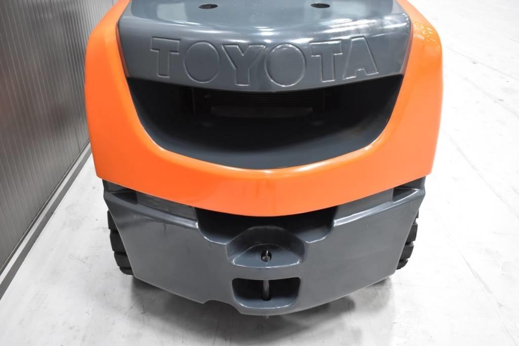 Toyota 02-8FDF30 디젤 지게차