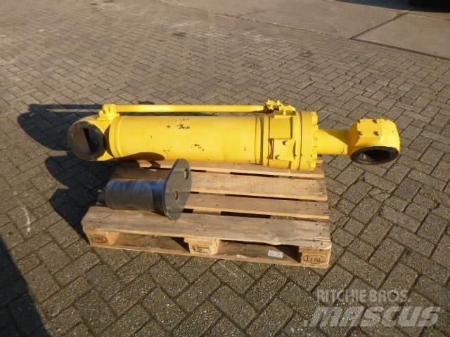 Komatsu WA600 유압식 기계