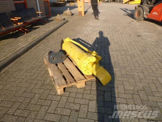 Komatsu WA600 유압식 기계
