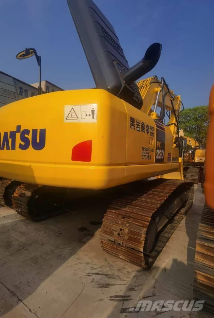 Komatsu PC 220-8 대형 굴삭기 29톤 이상