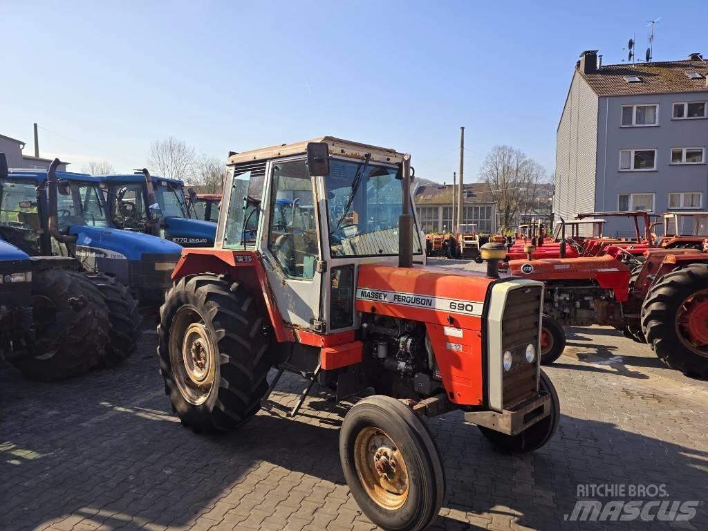 Massey Ferguson 690 트랙터