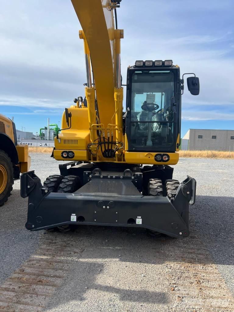 Komatsu PW 180  휠 굴삭기