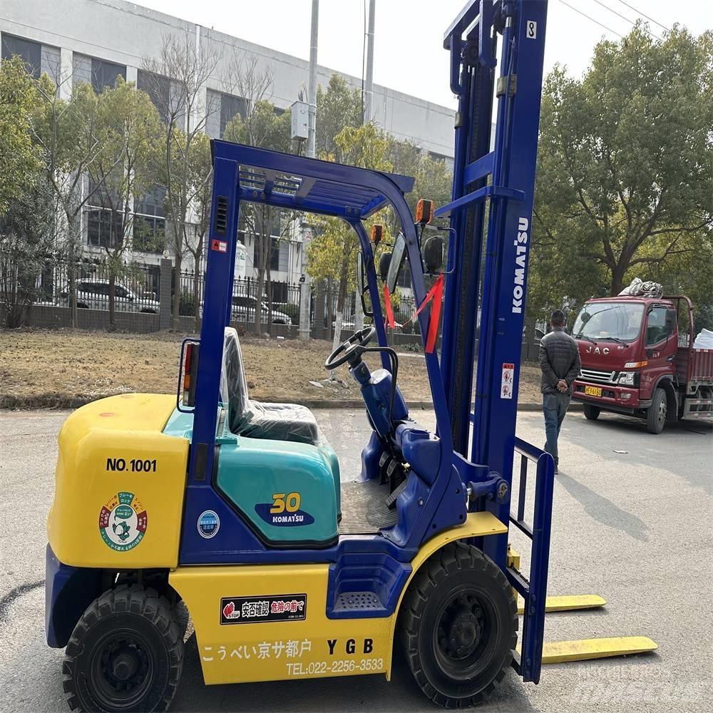 Komatsu FD30-14 디젤 지게차