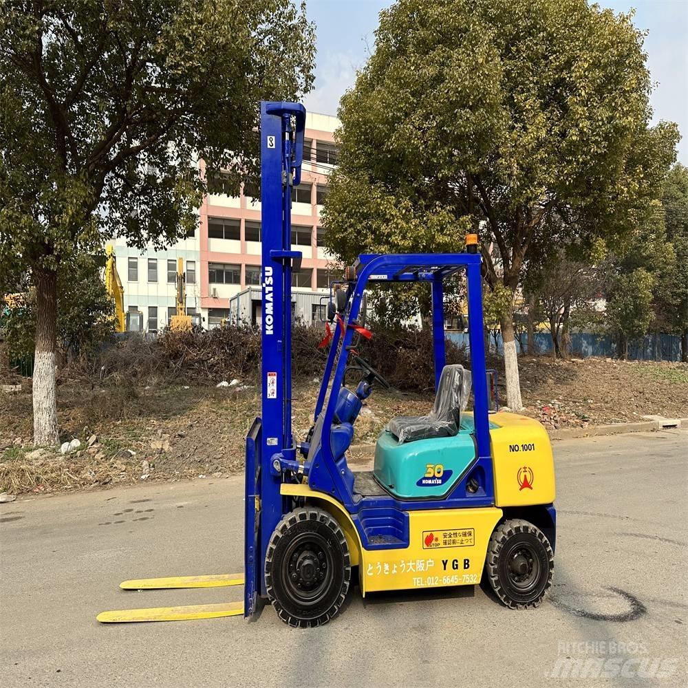 Komatsu FD30-14 디젤 지게차