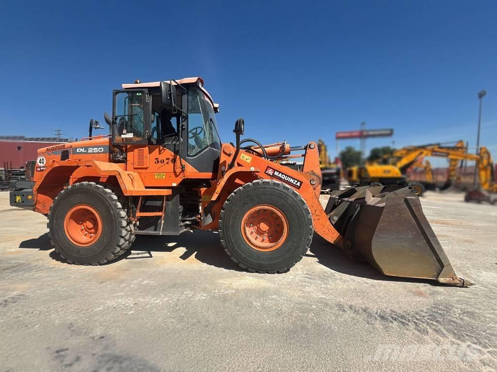 Doosan DL 250-3  휠로우더