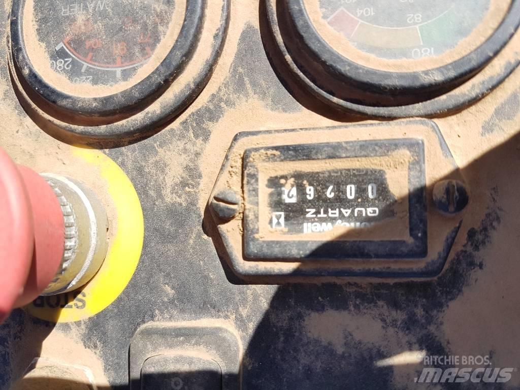 Volvo PT 125 공기 타이어 롤러