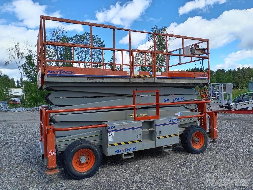 SkyJack SJ 9250 가위형 리프트