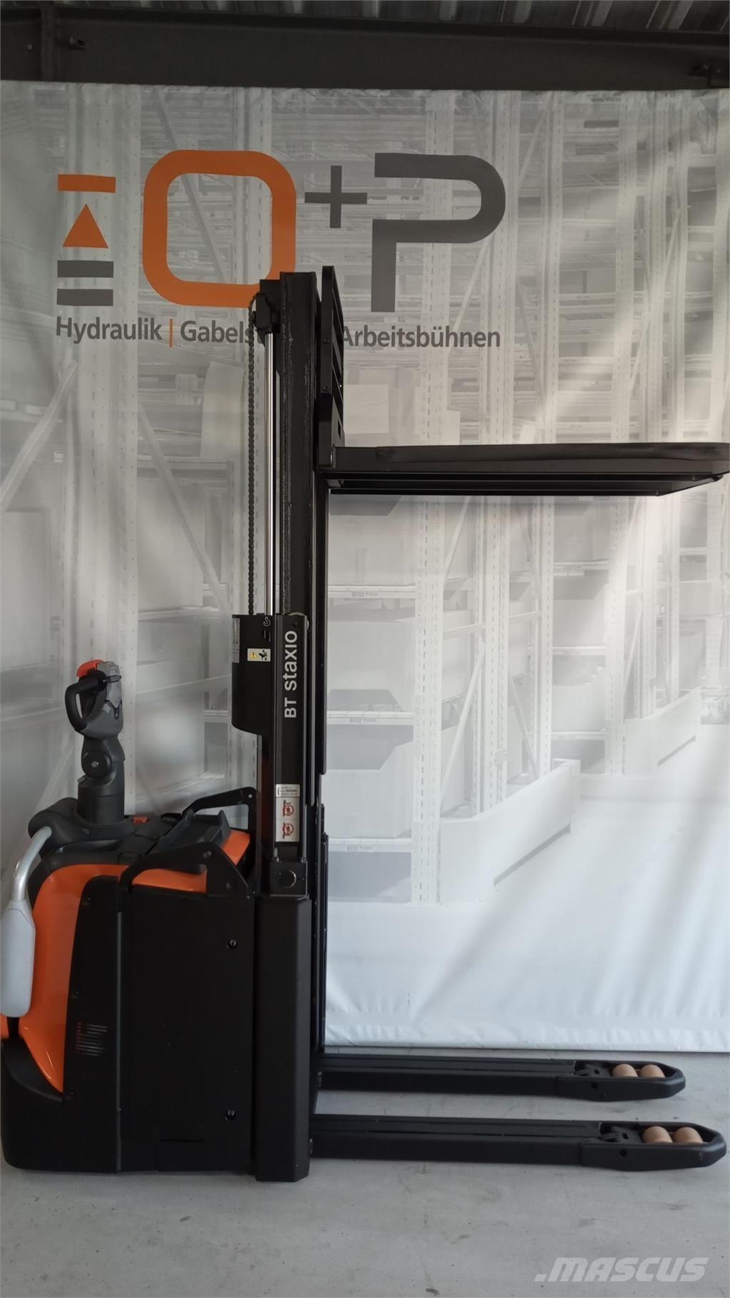 Toyota SPE200D 보행식 리치 지게차