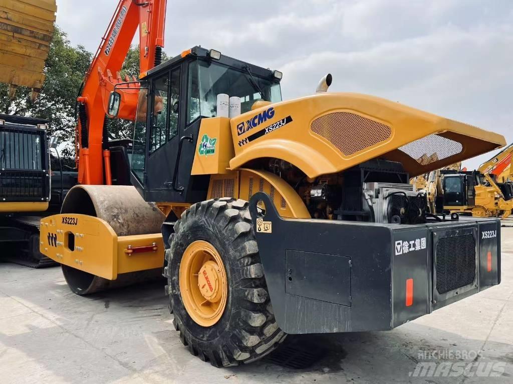 XCMG XS 223 J 싱글 드럼 롤러