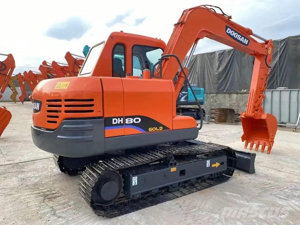 Doosan DH80 중형굴삭기 7톤-28톤