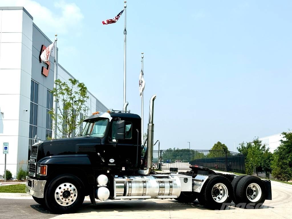 Mack Pinnacle 트랙터 유닛