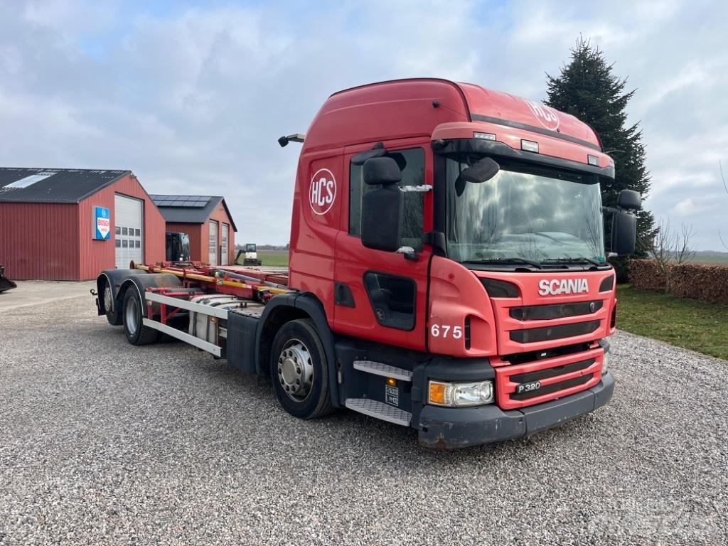 Scania P 320 훅 리프트