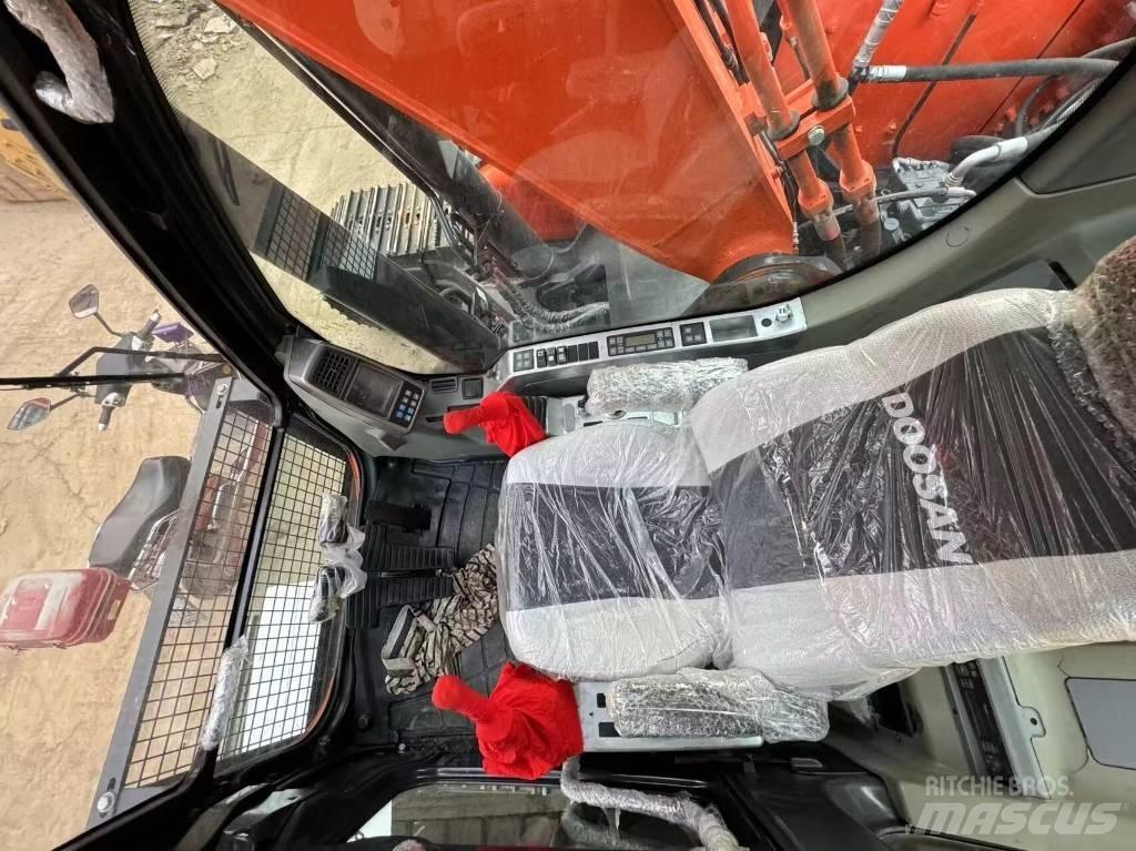 Doosan DX 300 대형 굴삭기 29톤 이상