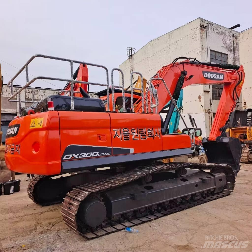 Doosan DX 300 대형 굴삭기 29톤 이상