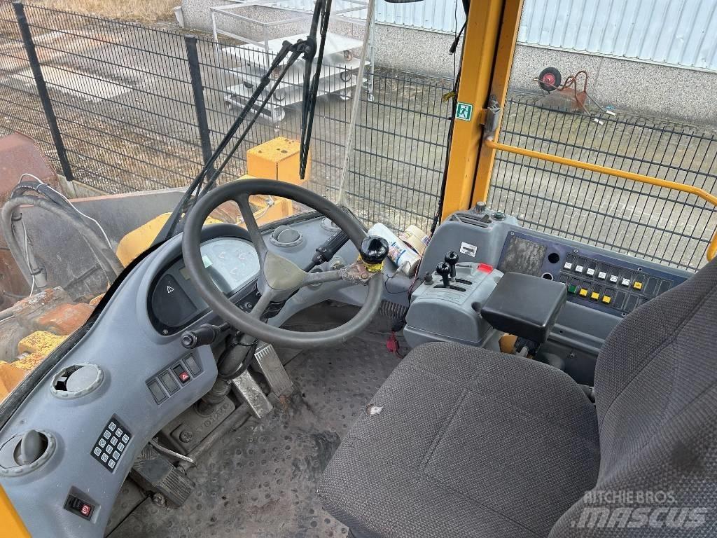 Volvo L 220 E  휠로우더
