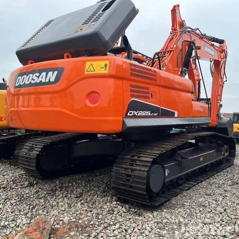 Doosan DX 225 대형 굴삭기 29톤 이상