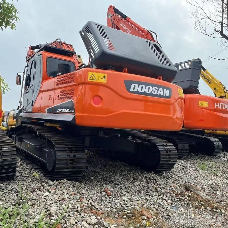 Doosan DX 225 대형 굴삭기 29톤 이상