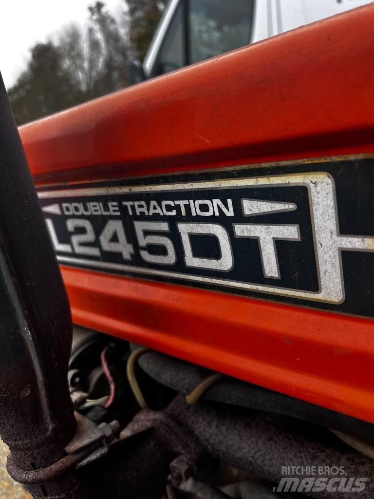 Kubota L 245 소형 트랙터