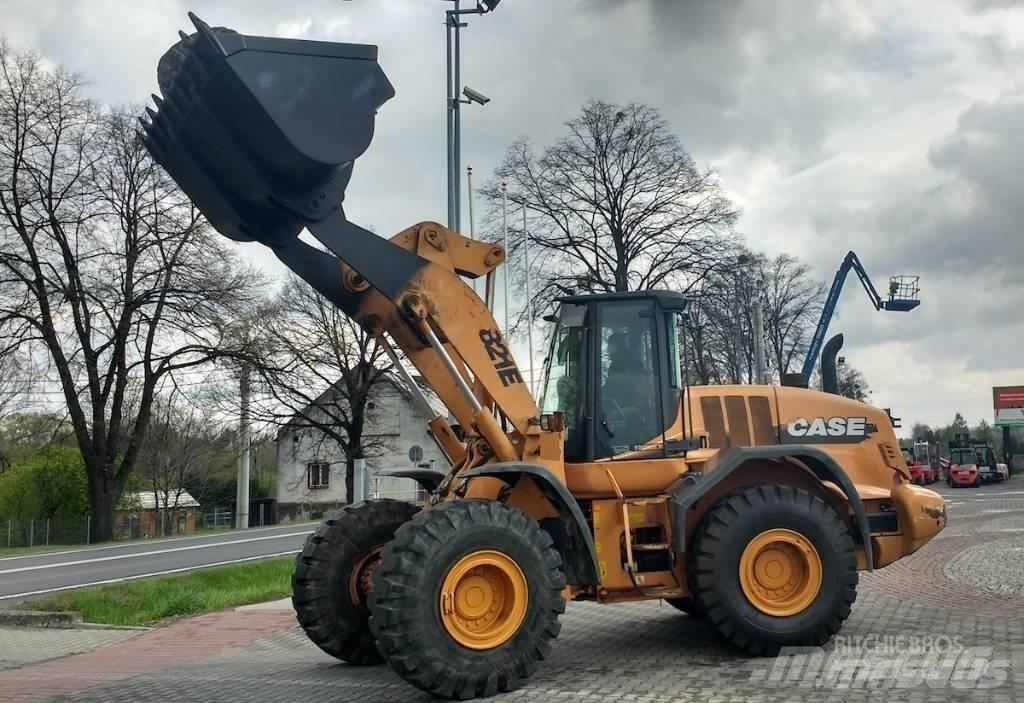 CASE 821 E  휠로우더