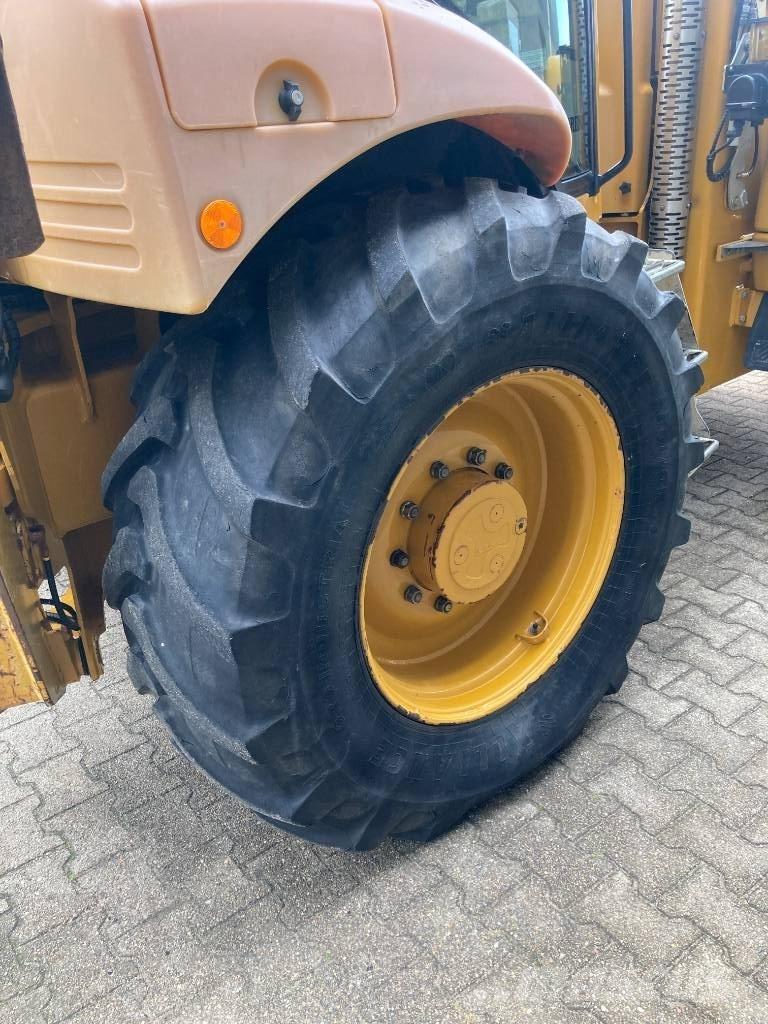 Hydrema 906E 백호로더