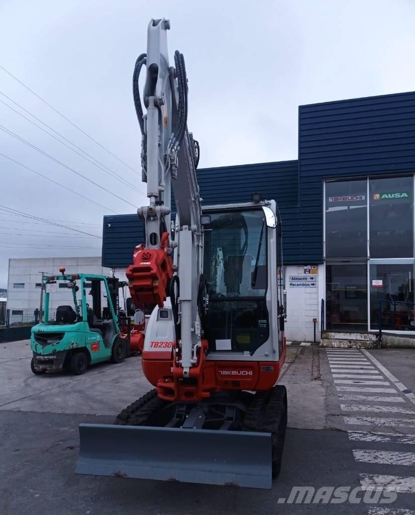 Takeuchi TB 230 소형 굴삭기 7톤 미만