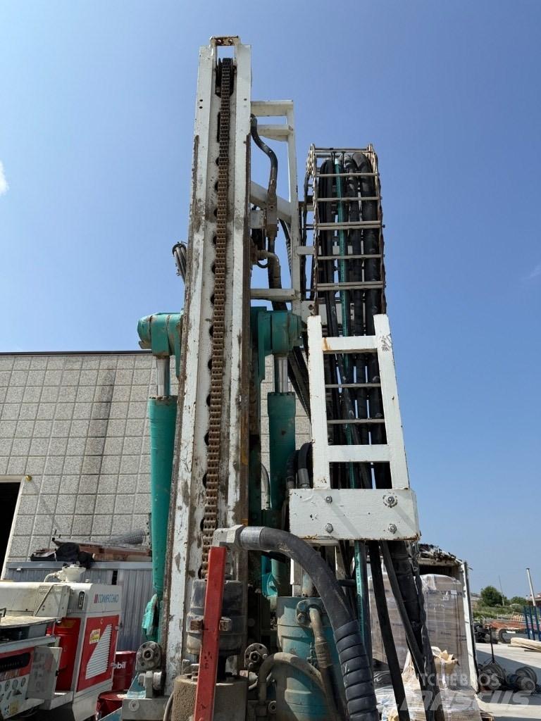 Casagrande C4 도로 굴착기