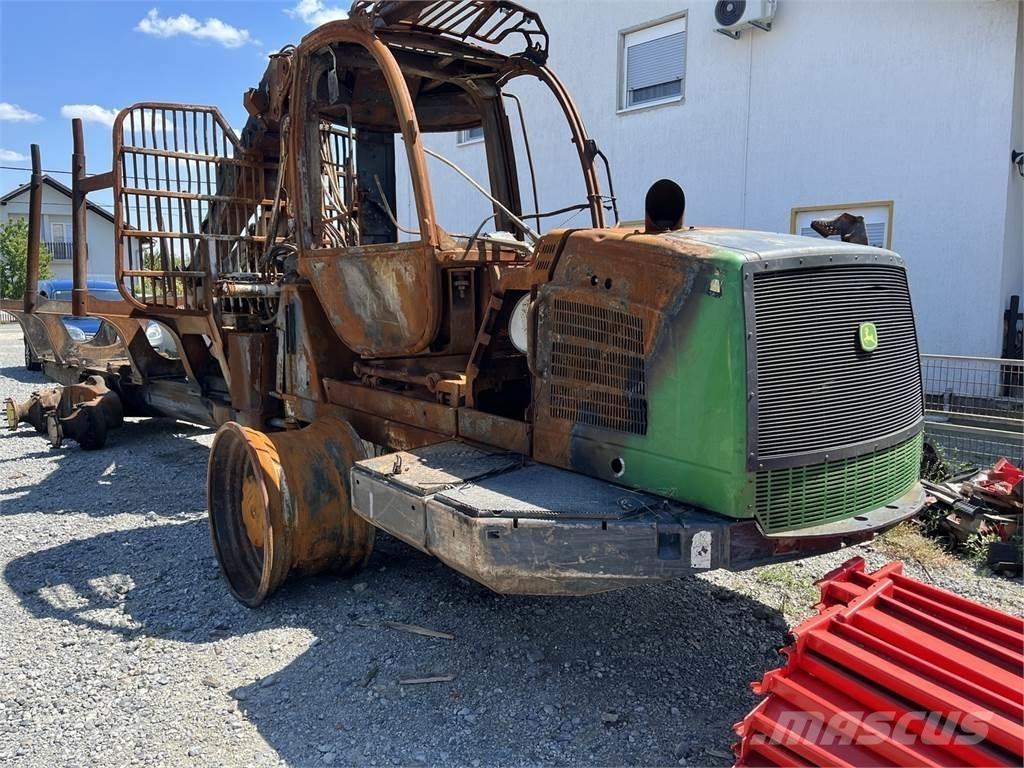 John Deere 1110E 원목 포워더
