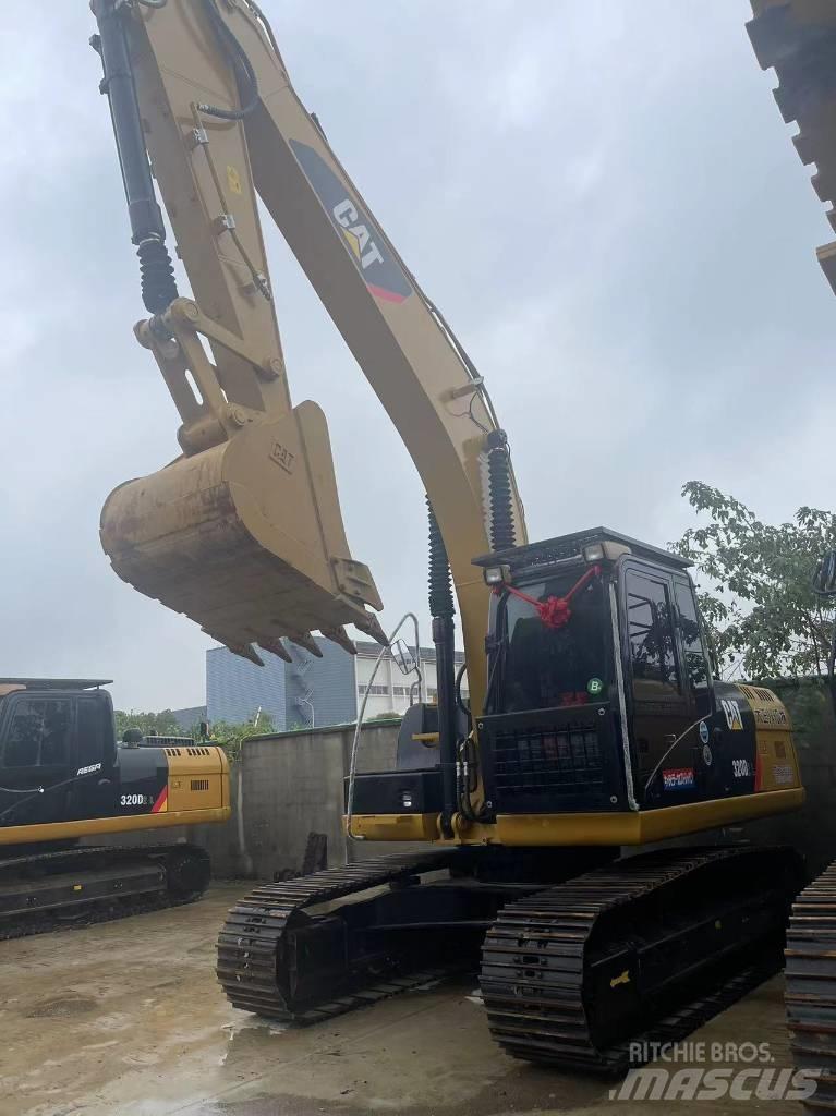 CAT 320 D 대형 굴삭기 29톤 이상