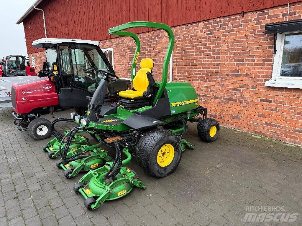 John Deere 8800 탑승형 잔디깎기