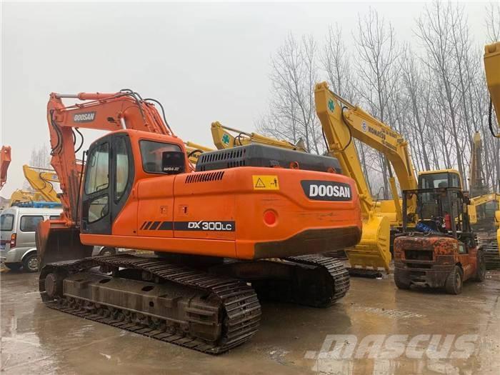 Doosan dx300 대형 굴삭기 29톤 이상
