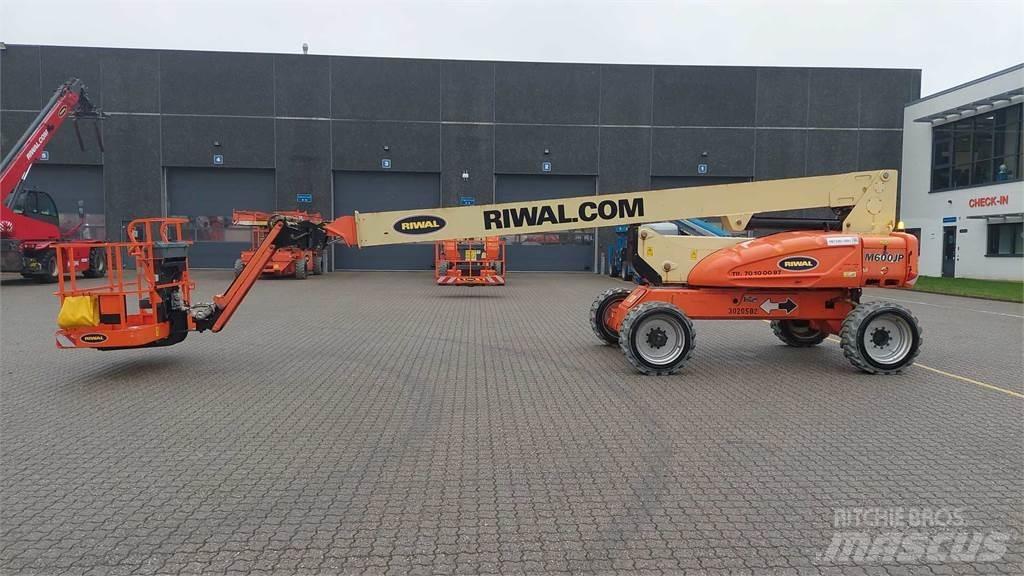 JLG M600JP 견인식 전동이동 리프트