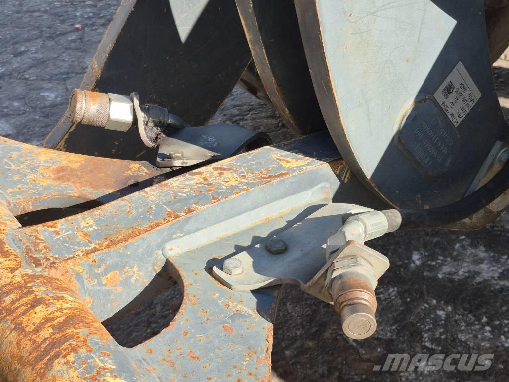 John Deere 204 K  휠로우더